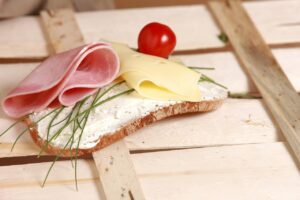 宅配弁当でダイエット中におすすめのごはん付きメニューは？